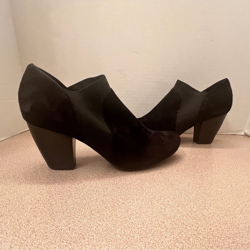 Vaneli Black Suede Booties Heels Shoes Size 9